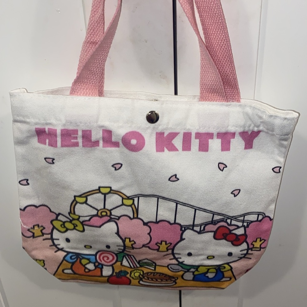 Hello Kitty canvas bag hello Kitty having a picnic brand new - Picture 3 of 3